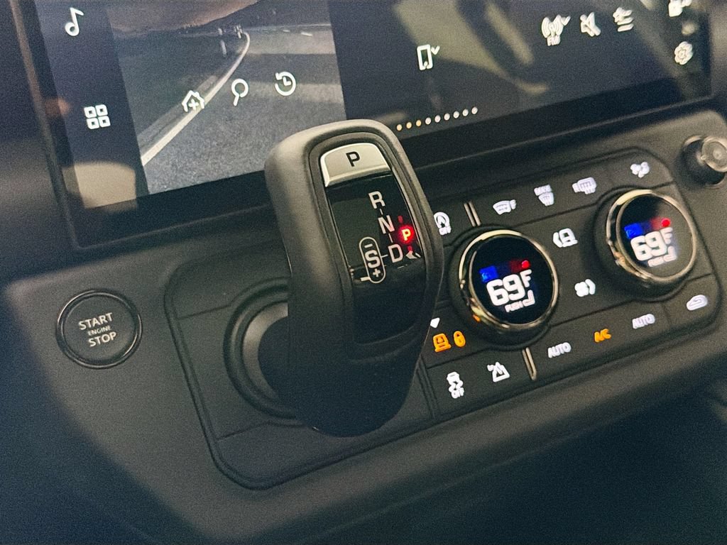 New 2026 Land Rover Defender 110 OCTA AWD/4WD image 17