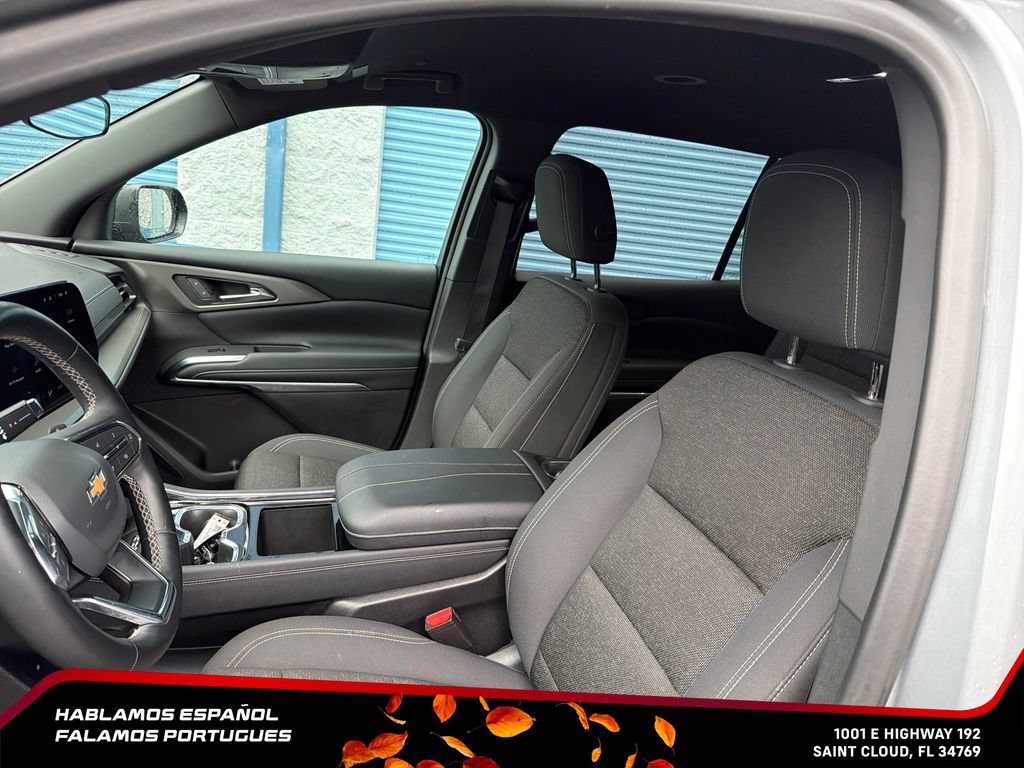 Used 2025 Chevrolet Traverse LT FWD image 16