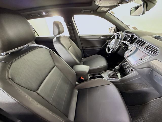 Used 2020 Volkswagen Tiguan SE R-Line FWD image 25