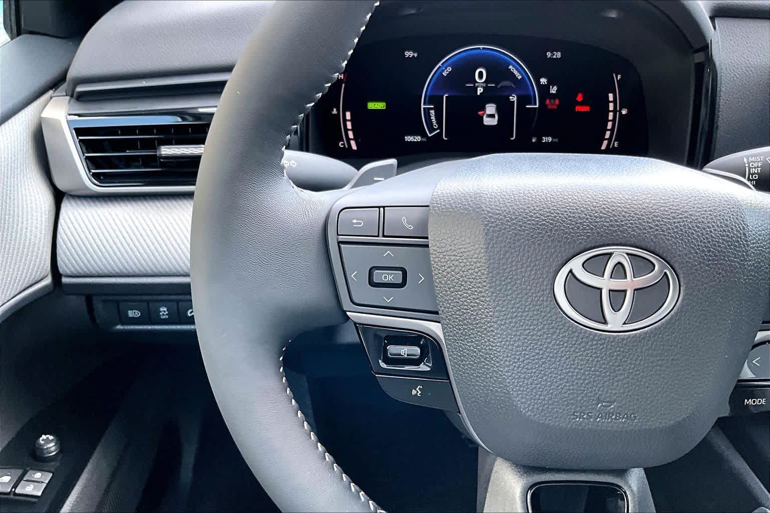 Used 2025 Toyota Camry SE w/ Convenience Package FWD image 24