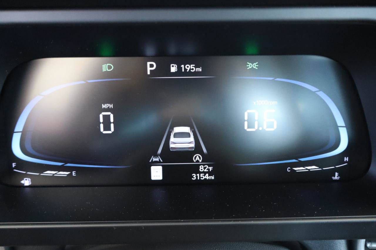 Used 2025 Hyundai Elantra SE image 18