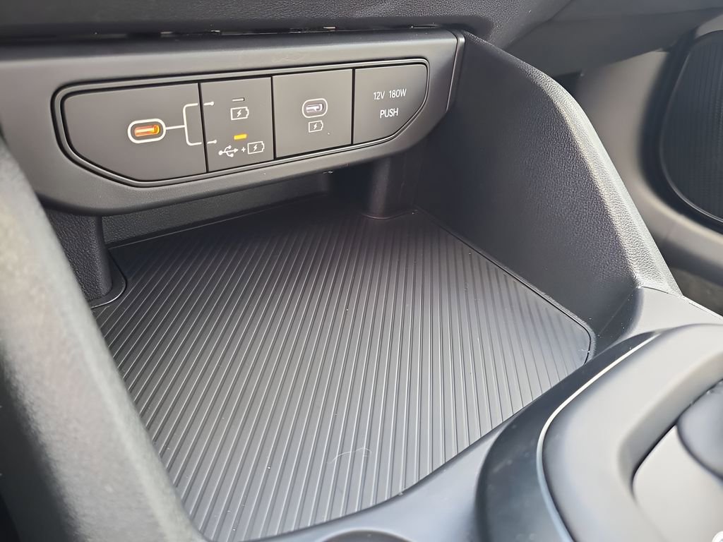 New 2025 Kia K4 FWD image 24