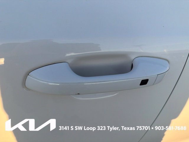 Used 2024 Kia Telluride LX FWD image 6