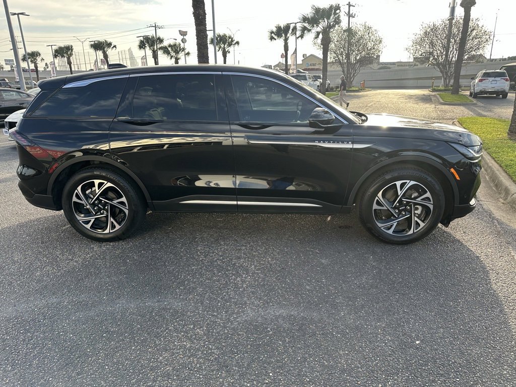 Used 2024 Lincoln Nautilus Premier image 7