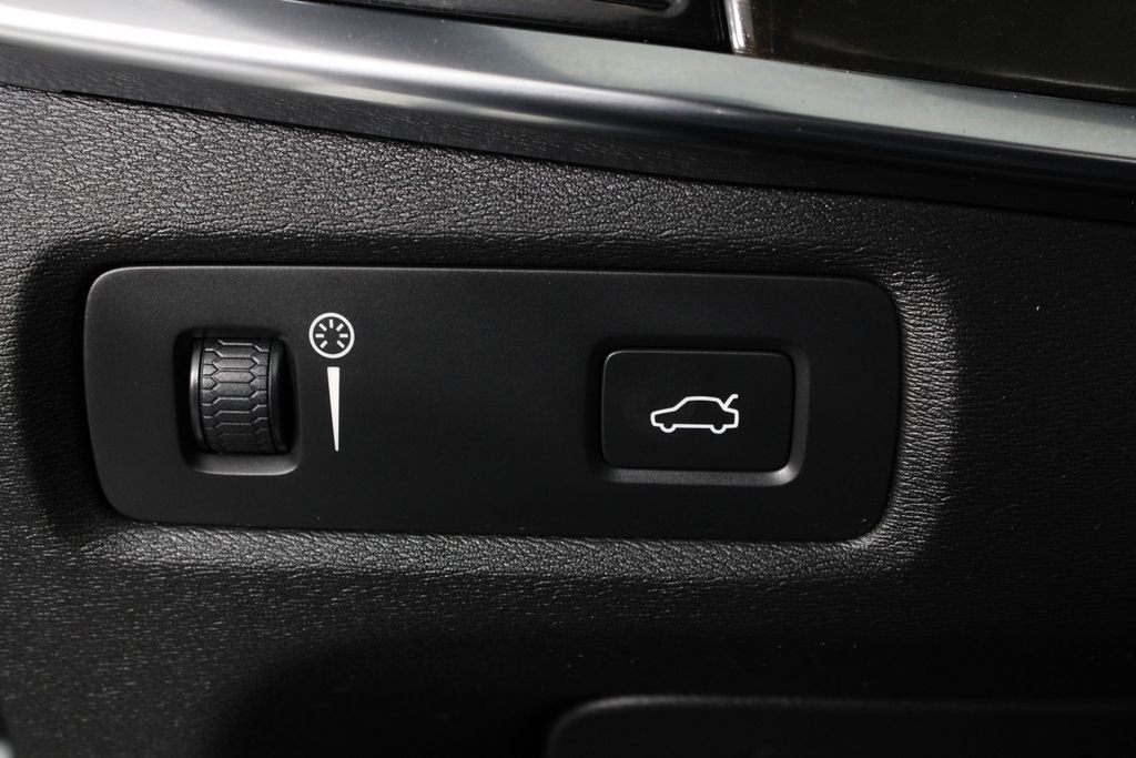 Used 2018 Volvo S90 T5 Momentum w/ Convenience Package image 21