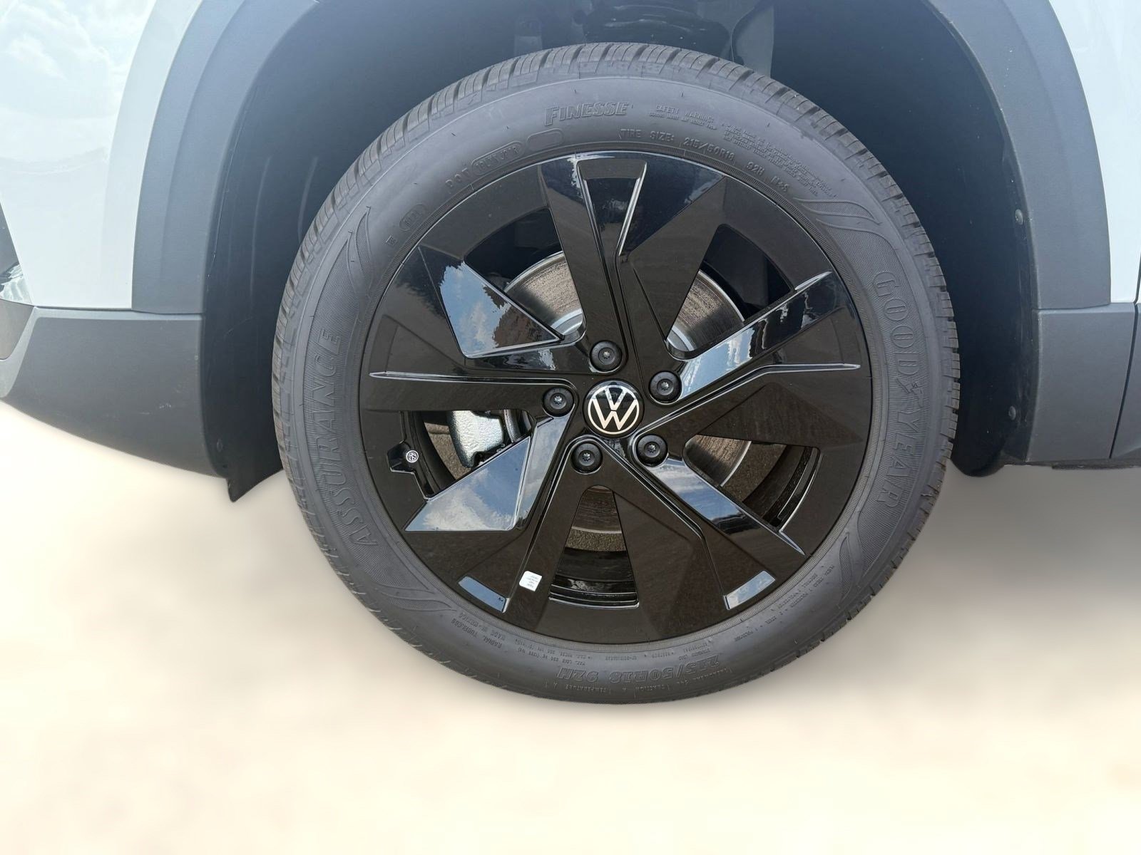 New 2026 Volkswagen Taos SE image 10