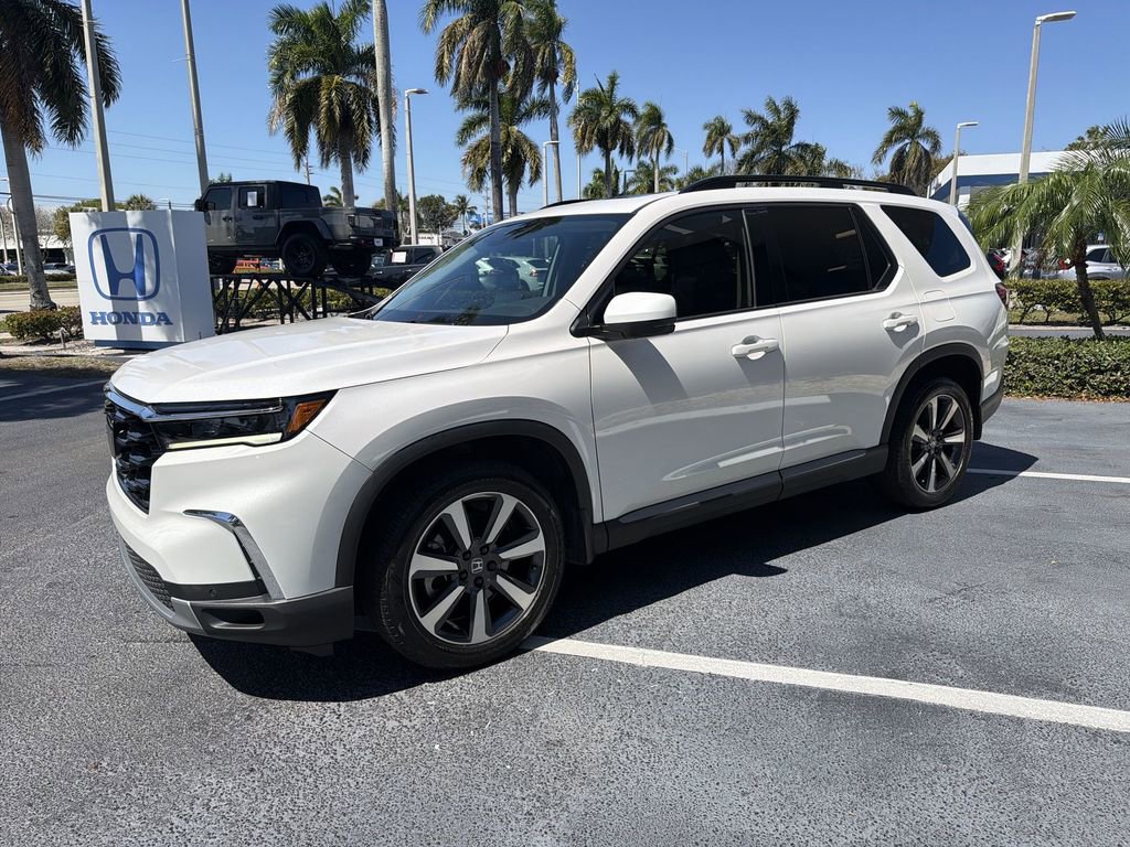 Used 2023 Honda Pilot Touring image 4