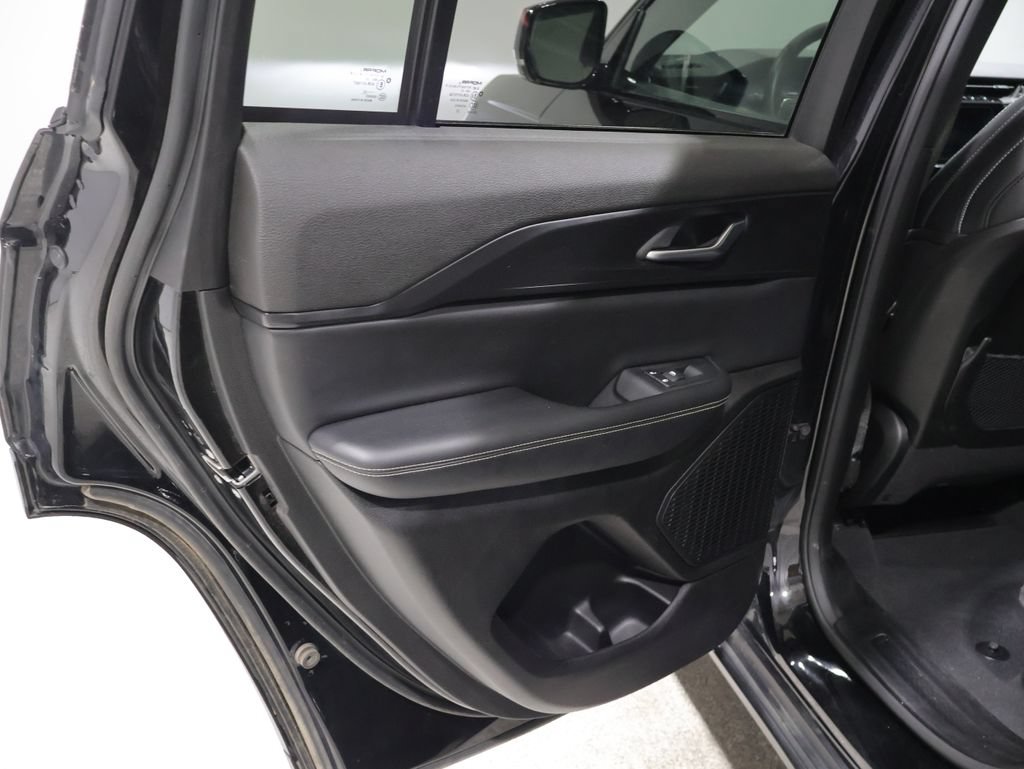 Used 2023 Jeep Grand Cherokee Altitude AWD/4WD image 19