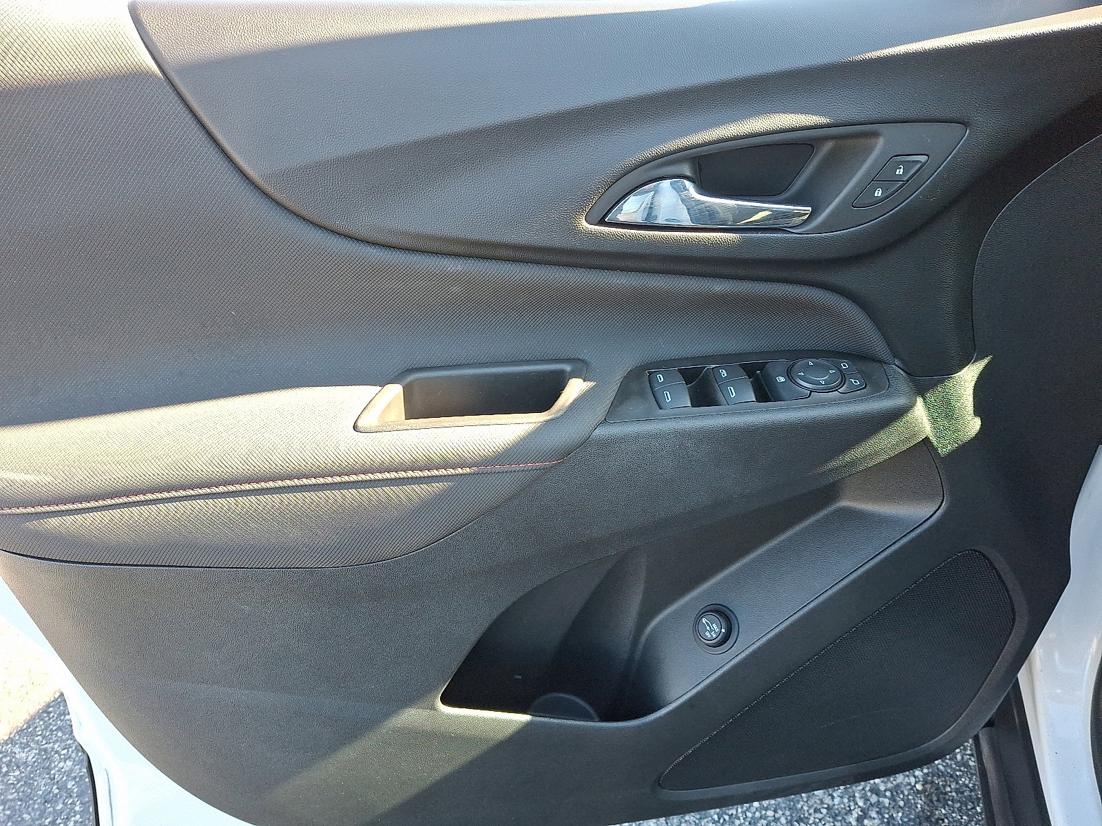 Certified 2022 Chevrolet Equinox RS w/ Infotainment Package image 12