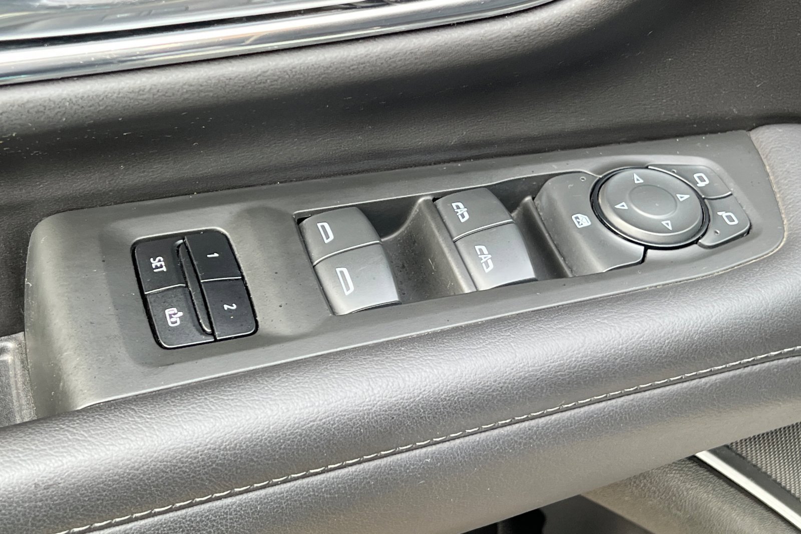 Used 2022 Chevrolet Suburban Z71 image 11