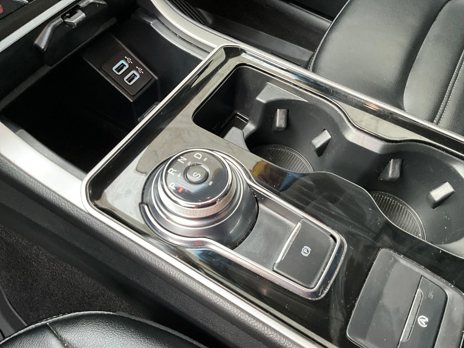 Used 2020 Ford Edge SEL w/ Convenience Package image 28