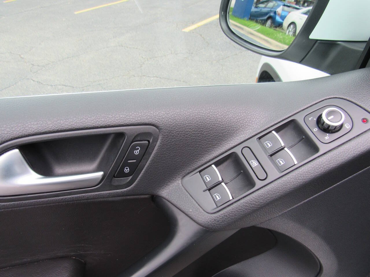 Used 2015 Volkswagen Tiguan SEL AWD/4WD image 14
