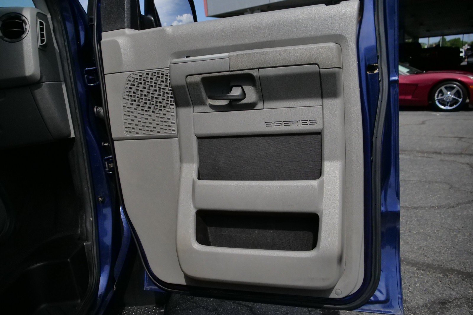 Used 2010 Ford E-250 and Econoline 250 Extended RWD image 38
