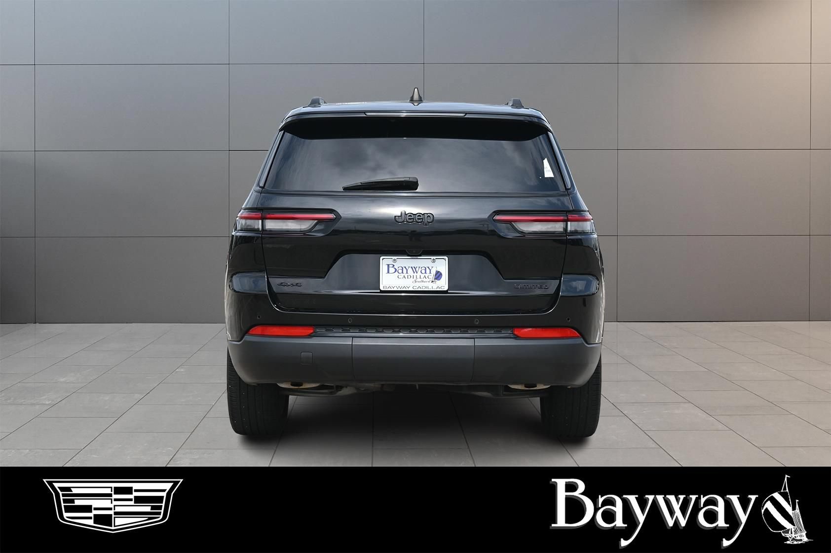 Used 2024 Jeep Grand Cherokee L Limited w/ Black Appearance Package AWD/4WD image 7
