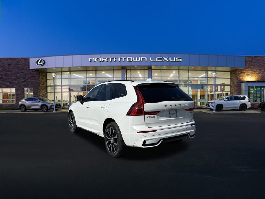 Used 2023 Volvo XC60 B5 Plus image 21