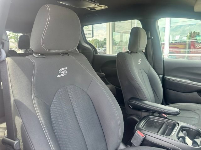 Used 2018 Chrysler Pacifica Touring Plus w/ S Appearance Package FWD image 10
