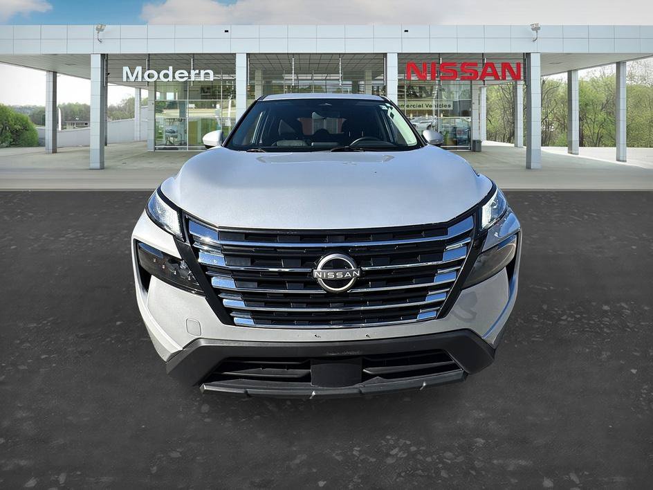 Certified 2025 Nissan Rogue SV AWD/4WD image 7