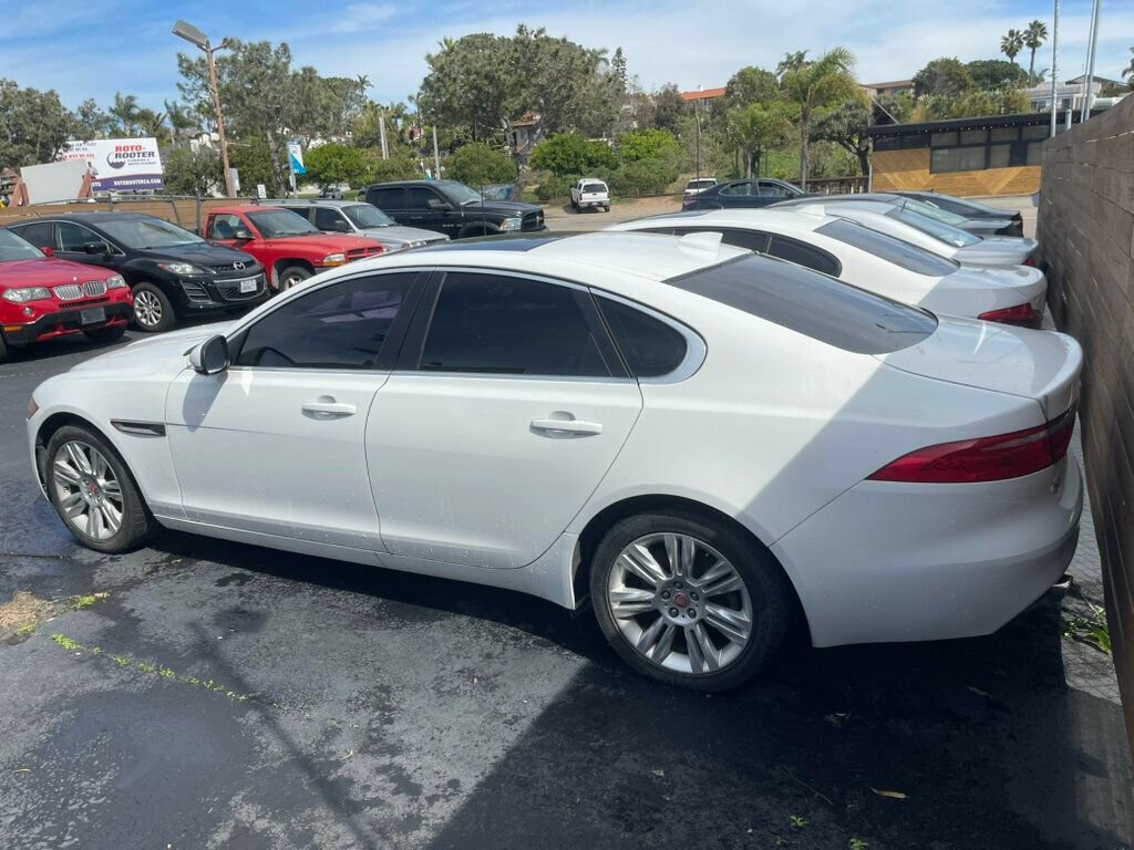 Used 2017 Jaguar XF RWD image 4