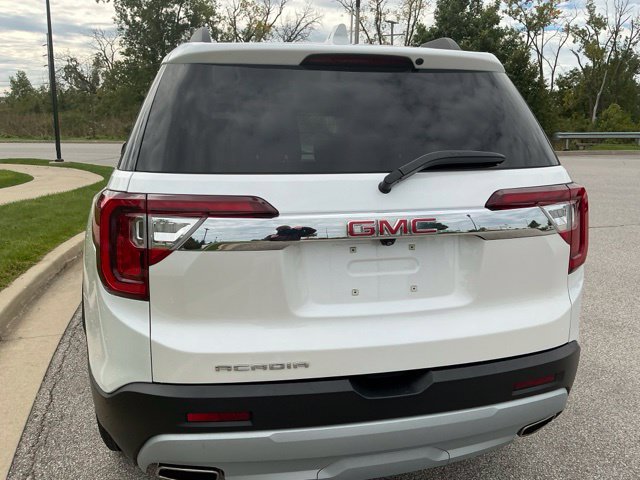Used 2023 GMC Acadia SLT w/ Preferred Package FWD image 10