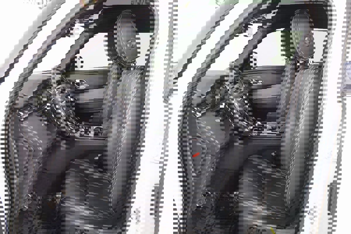 Used 2021 Land Rover Range Rover Velar R-Dynamic S image 12