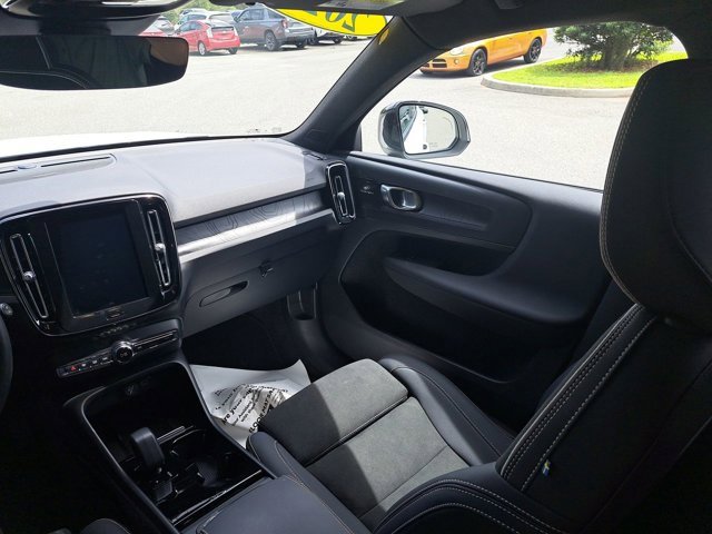 Used 2023 Volvo XC40 Recharge Ultimate w/ Protection Package Premier image 17