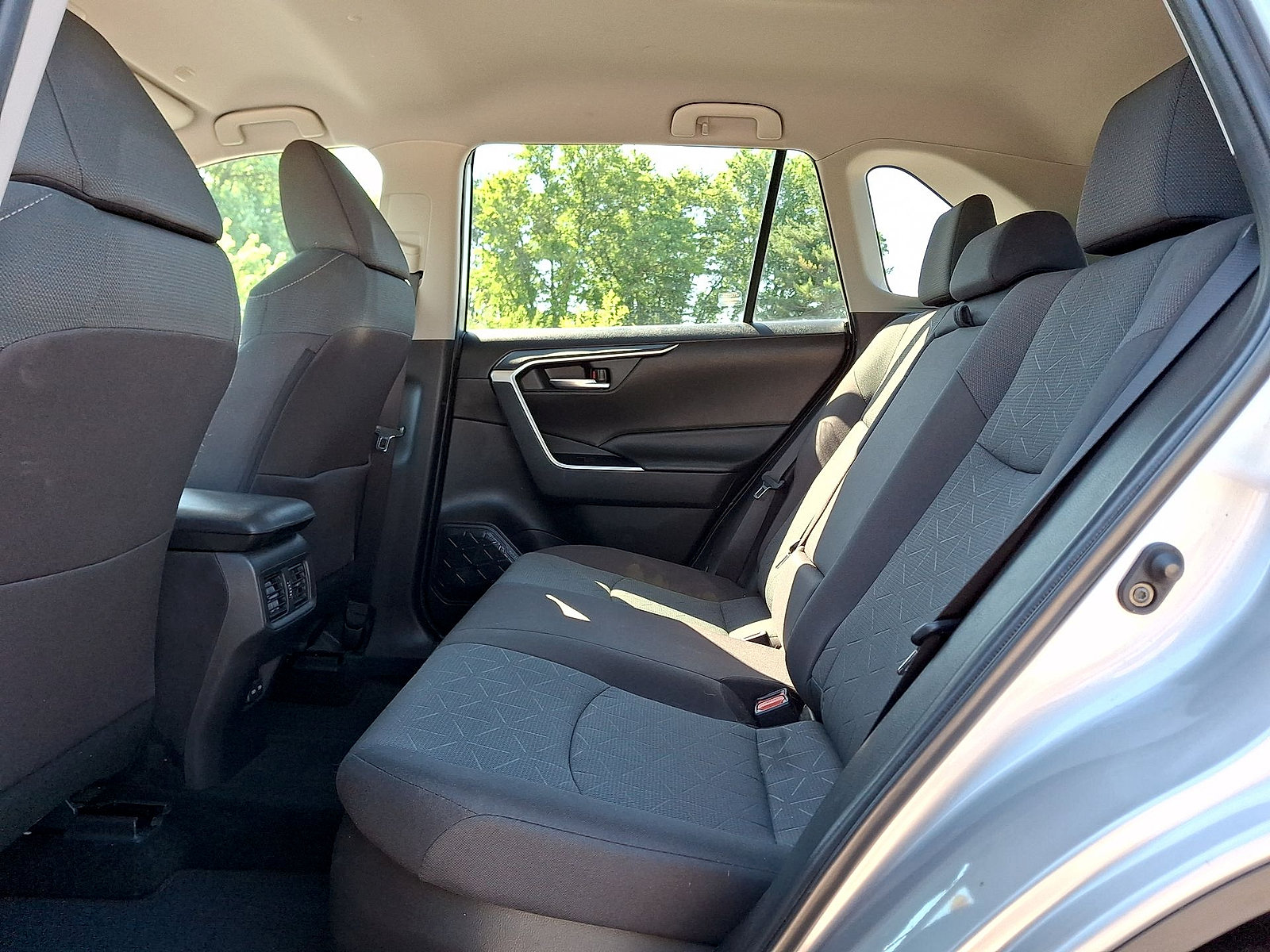 Used 2023 Toyota RAV4 XLE AWD/4WD image 19