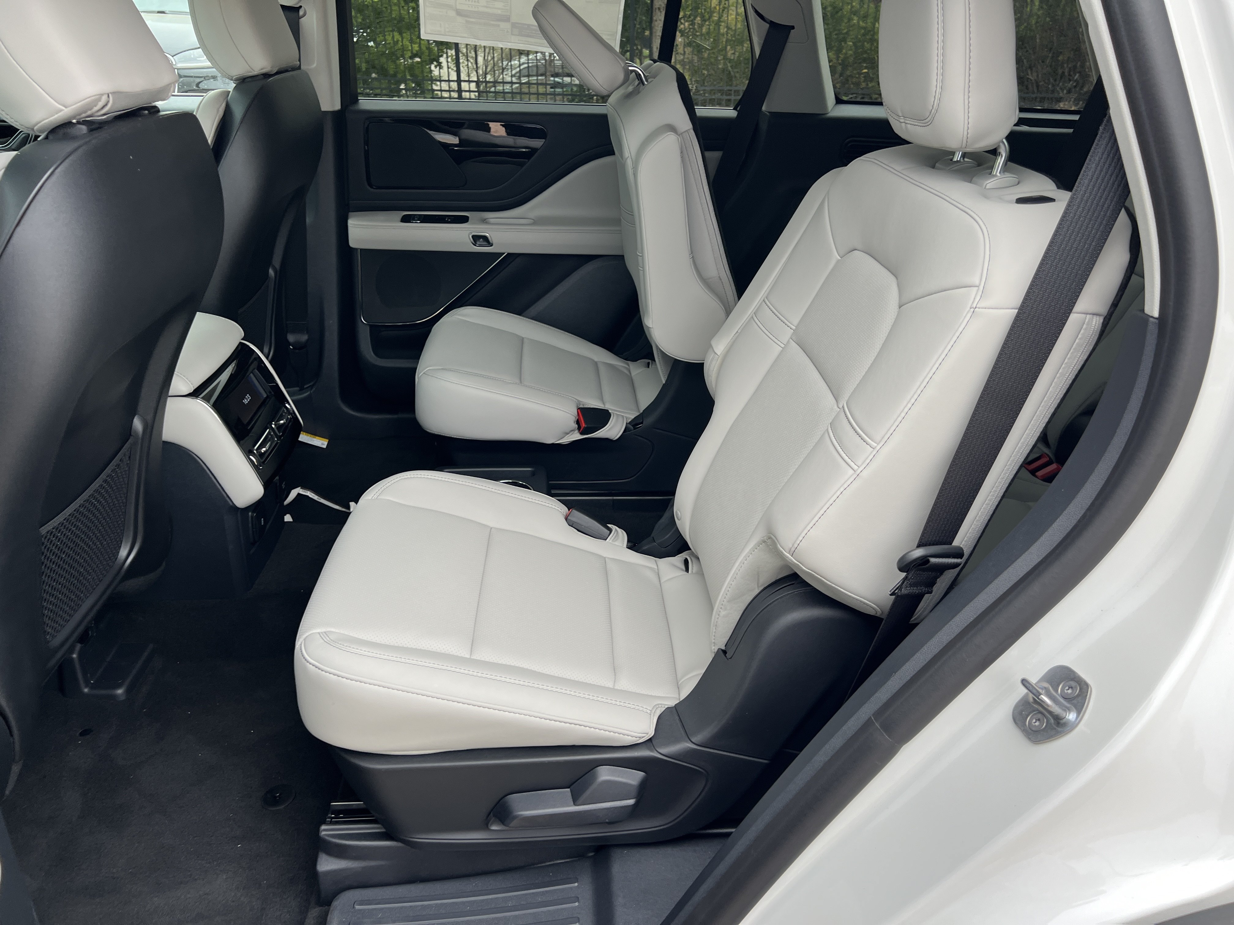 New 2027 Lincoln Aviator 2WD image 25