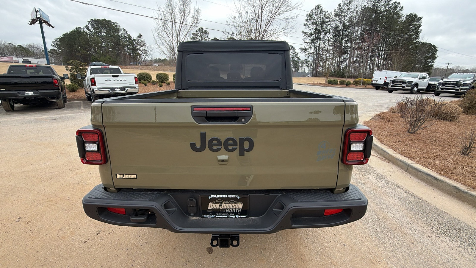 New 2026 Jeep Gladiator Willys AWD/4WD image 9