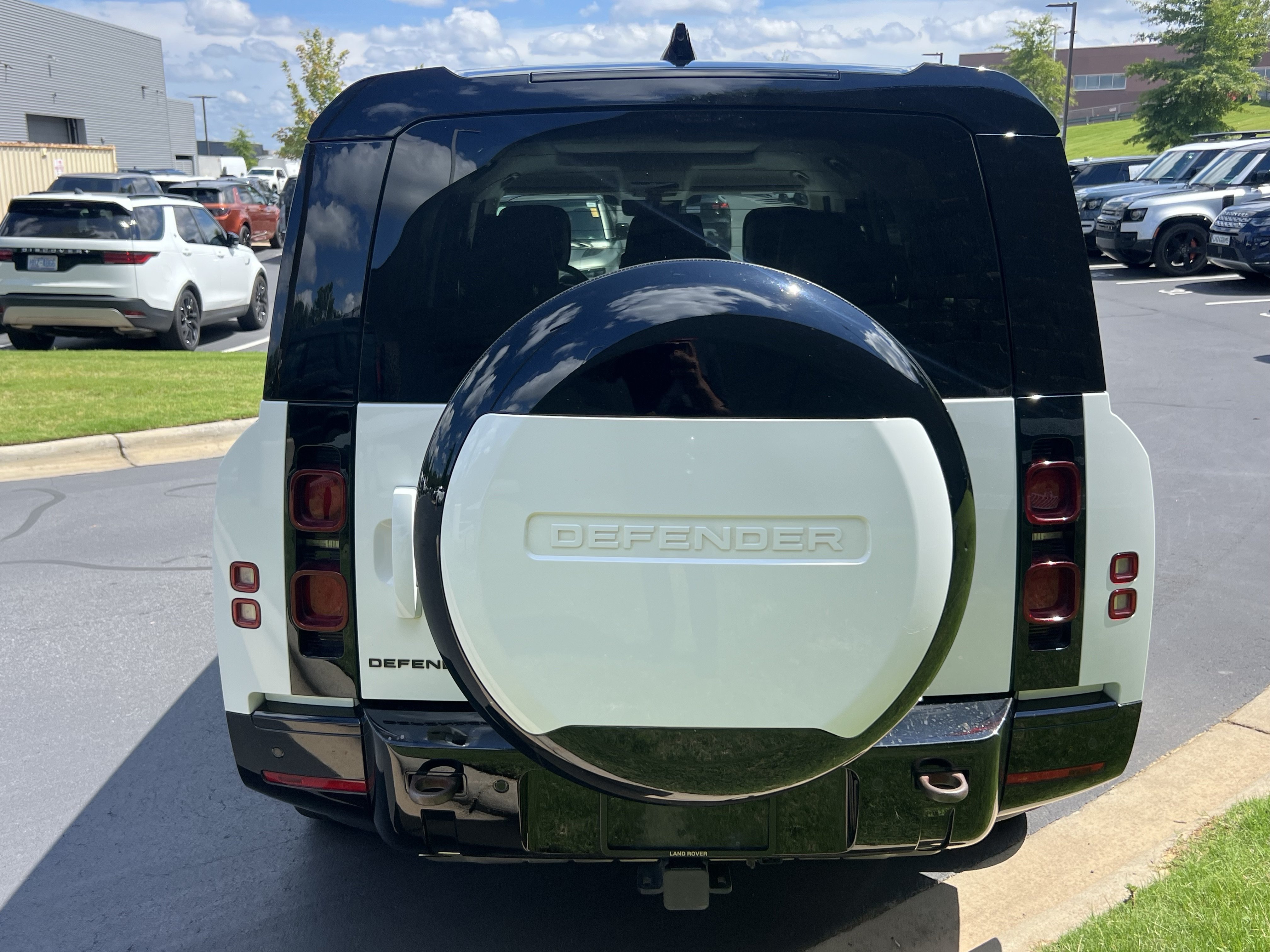 Certified 2024 Land Rover Defender 130 X-Dynamic SE AWD/4WD image 6