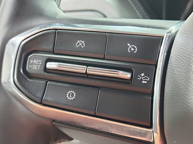Used 2025 GMC Yukon XL Denali AWD/4WD image 26