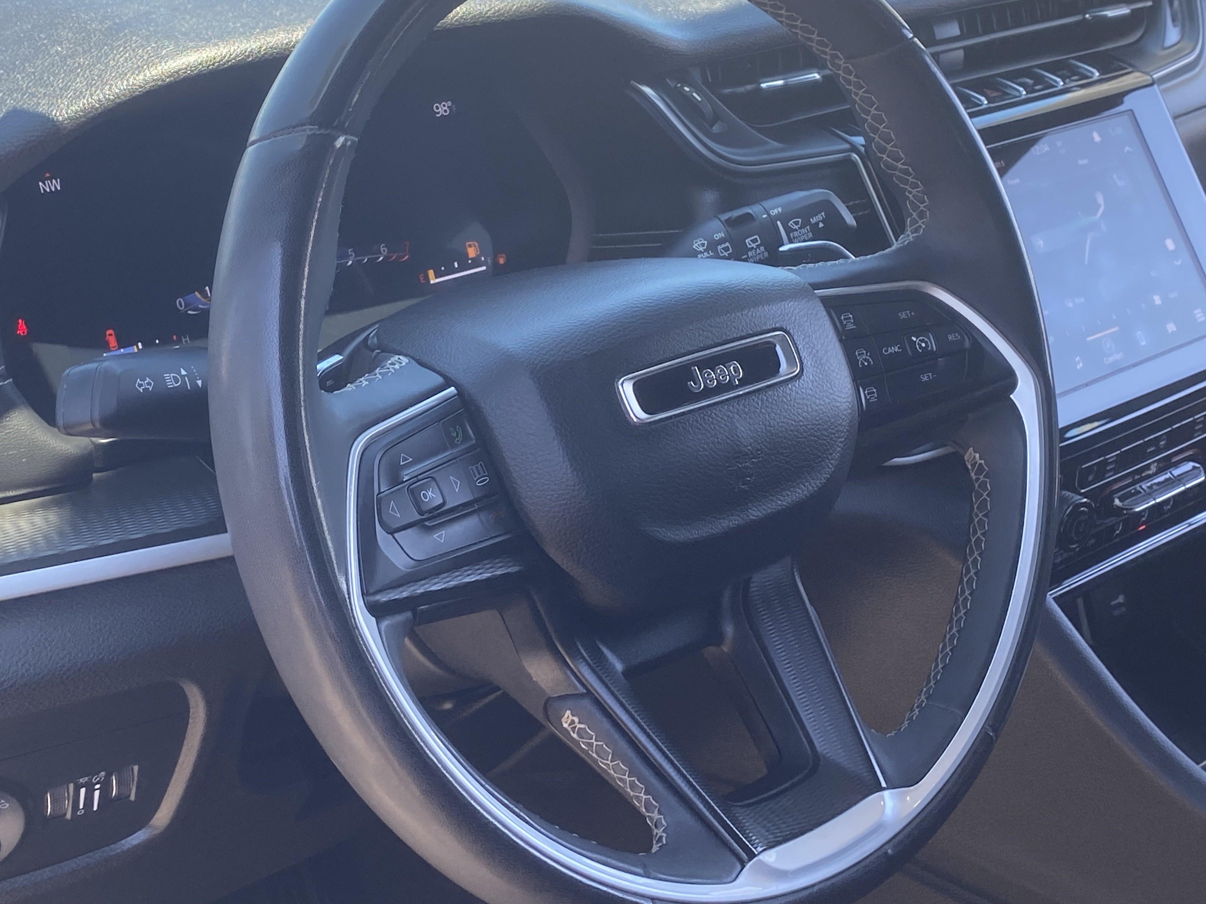 Used 2023 Jeep Grand Cherokee L Laredo AWD/4WD image 23