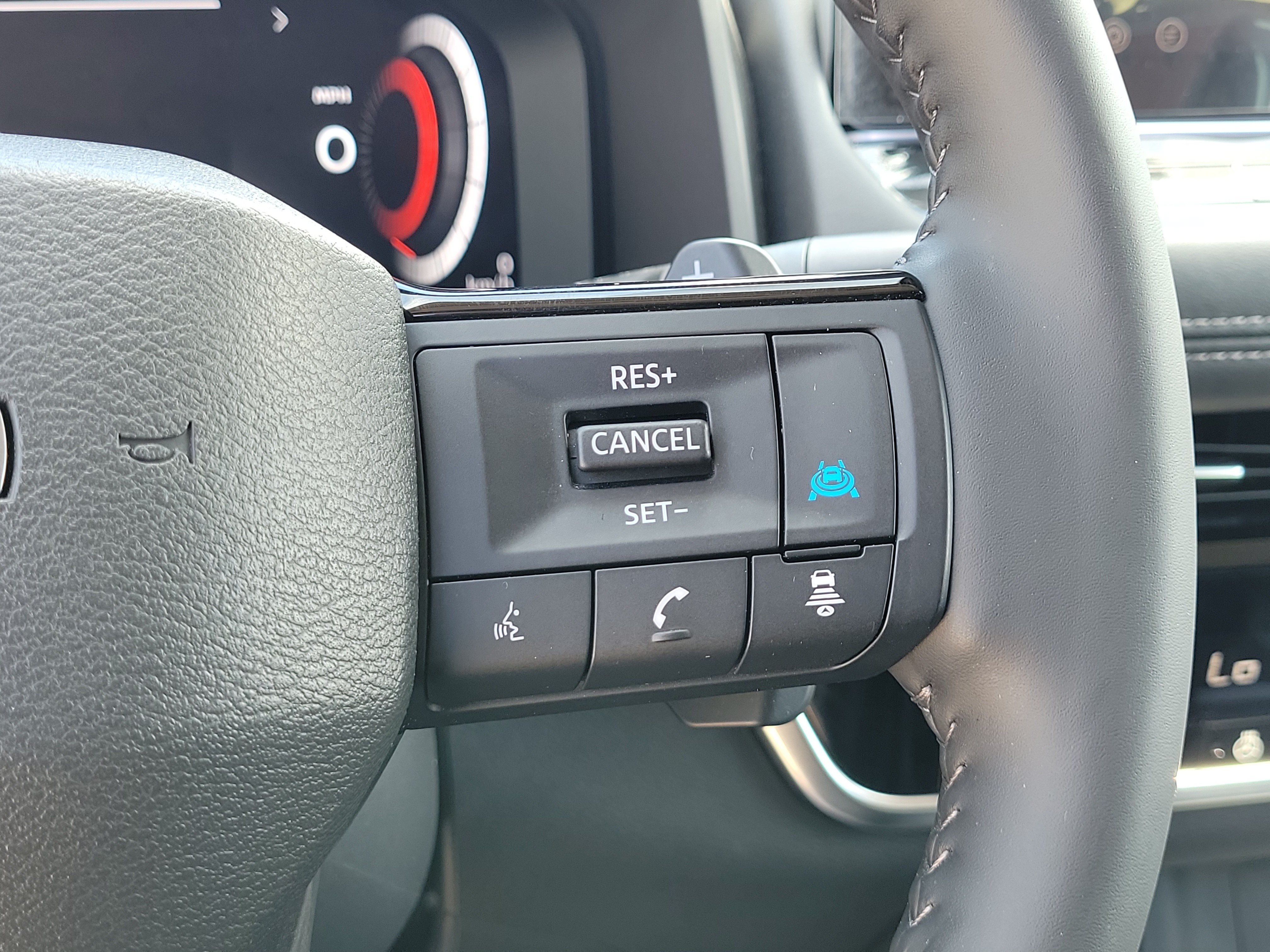Certified 2025 Nissan Rogue SL FWD image 25