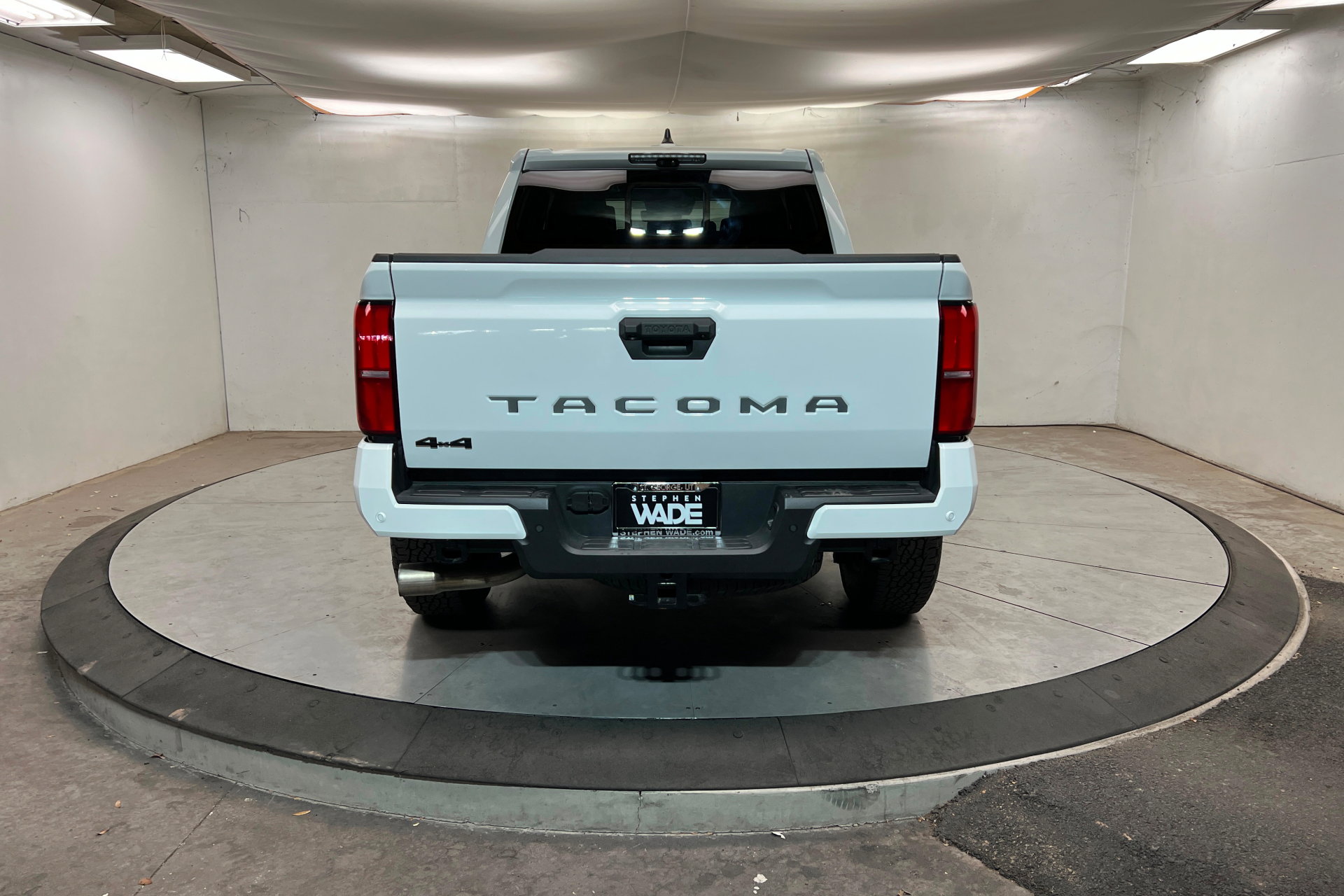 Used 2025 Toyota Tacoma TRD Off-Road w/ TRD Off Road Premium Package AWD/4WD image 4