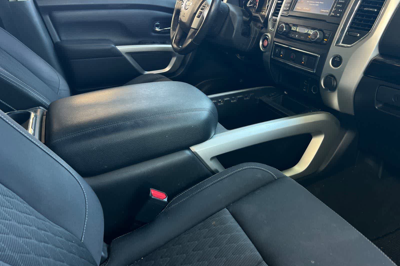 Used 2018 Nissan Titan SV w/ SV Convenience Package RWD image 17