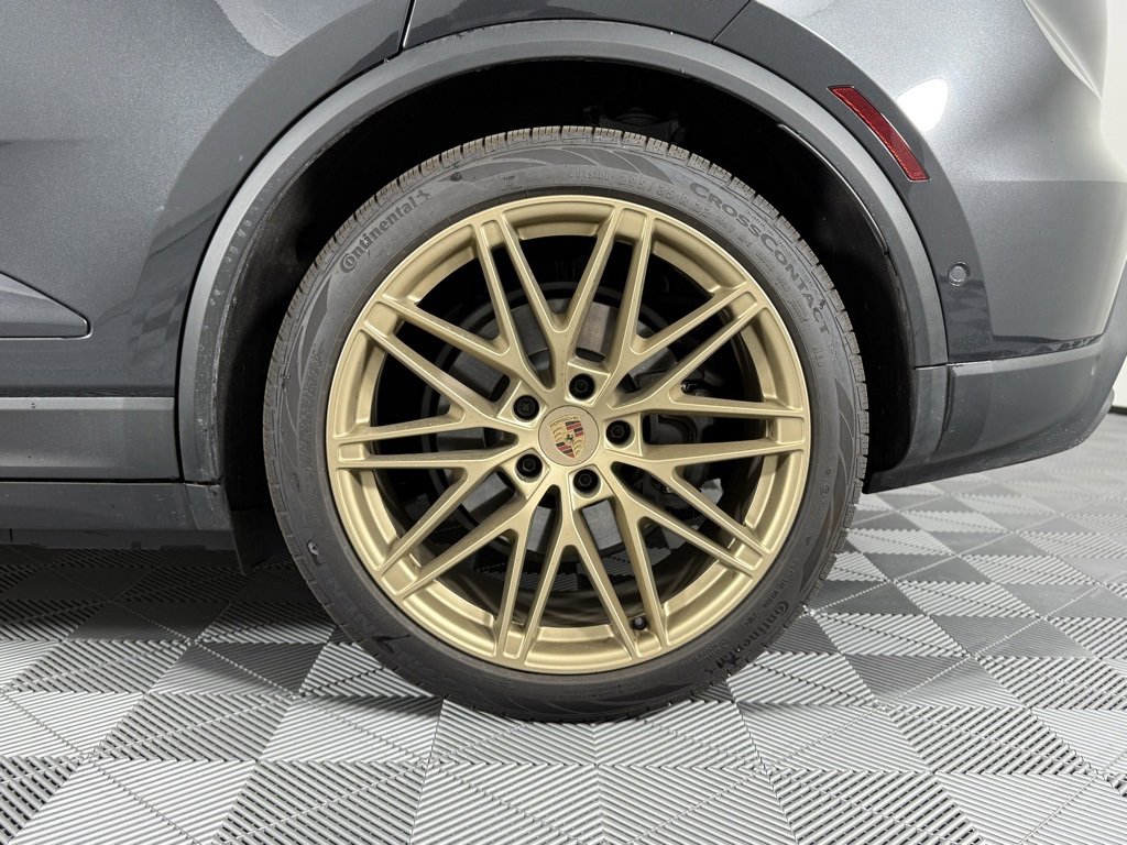 New 2024 Porsche Macan 4 Electric image 16