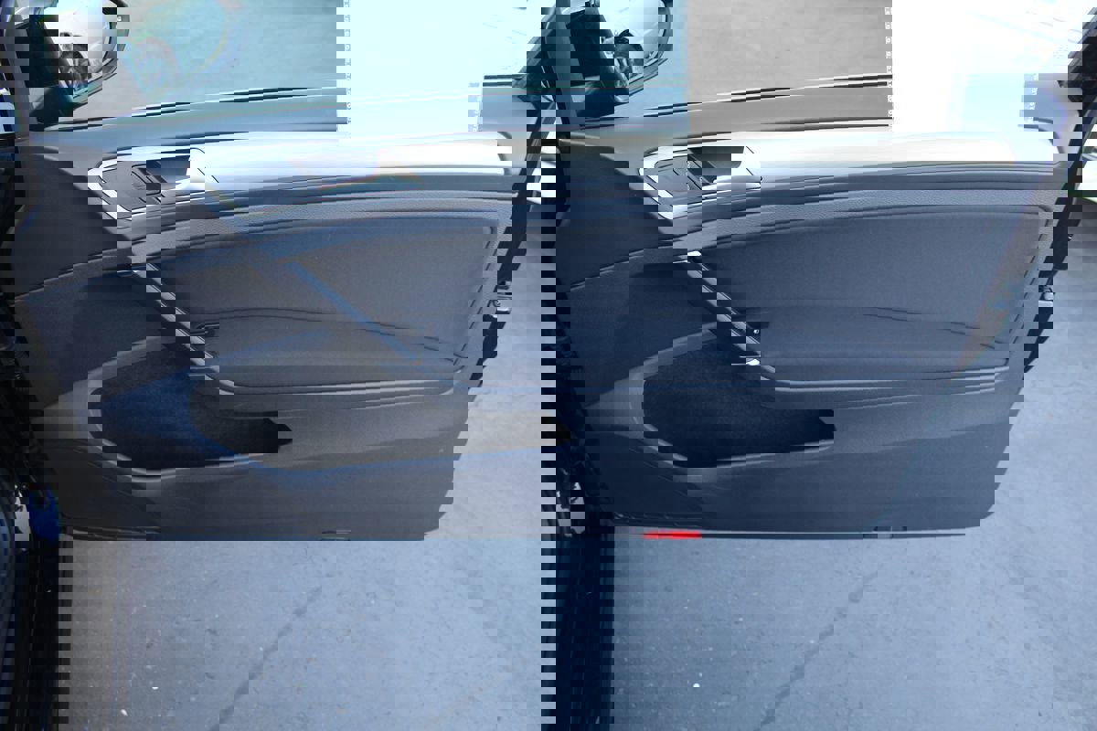 Used 2015 Volkswagen Golf Launch Edition image 19