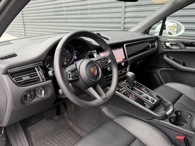 Certified 2026 Porsche Macan AWD/4WD image 4