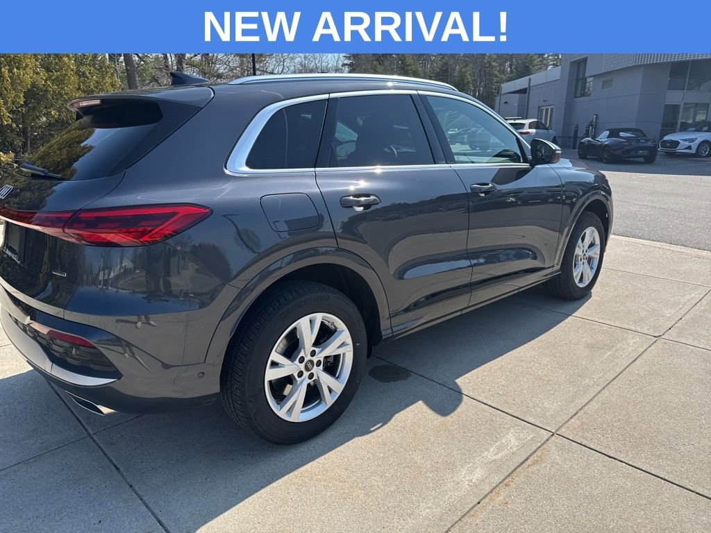 Used 2025 Audi Q5 Premium w/ Convenience Package image 3