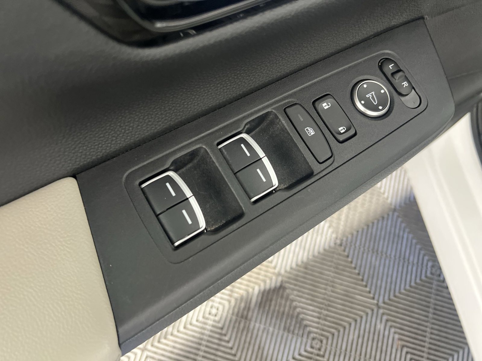 Used 2023 Honda CR-V EX-L image 15