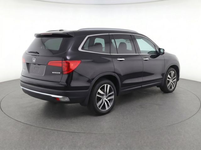 Used 2017 Honda Pilot Touring image 6