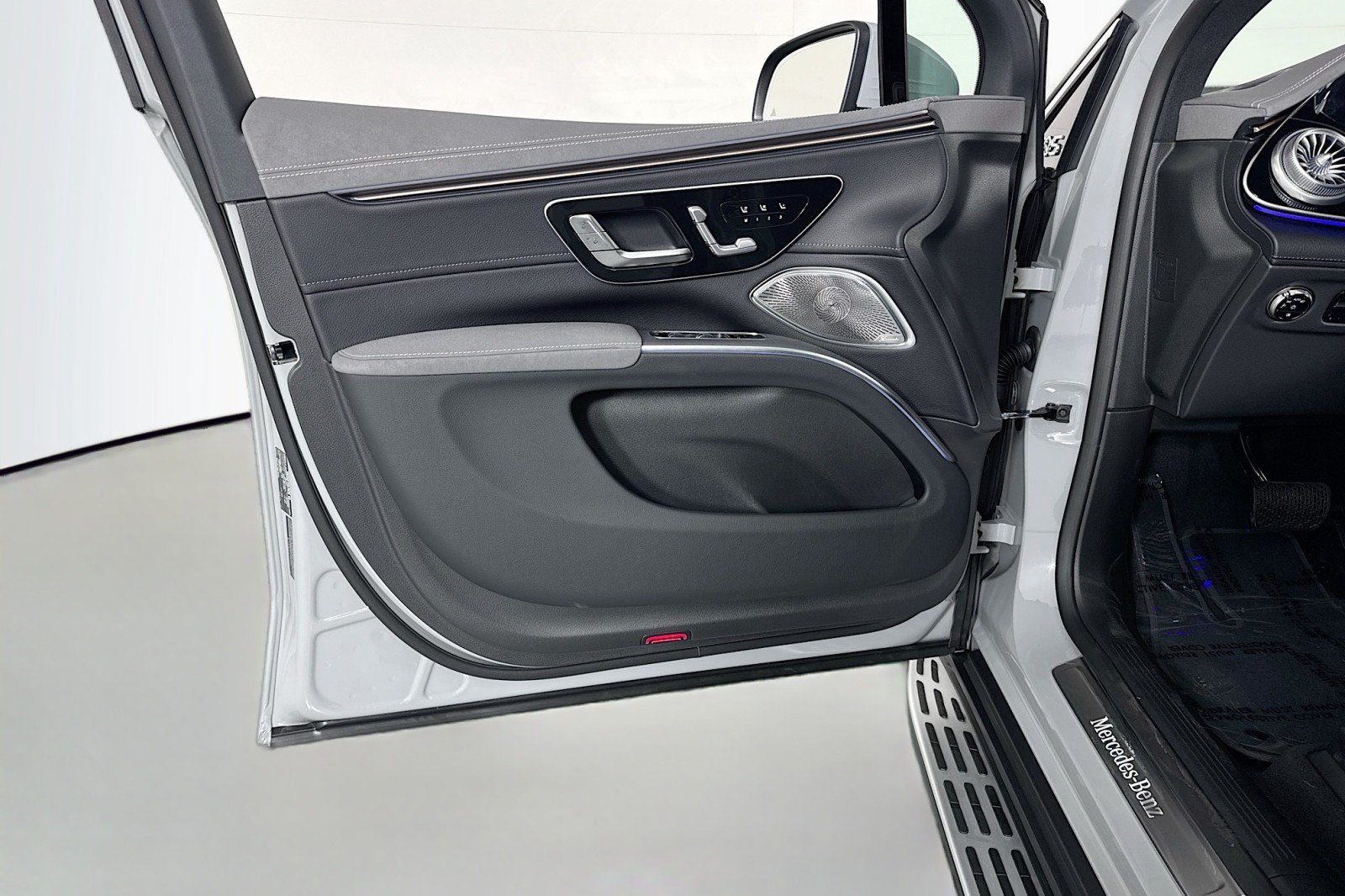 New 2026 Mercedes-Benz EQS 400 4MATIC SUV image 20