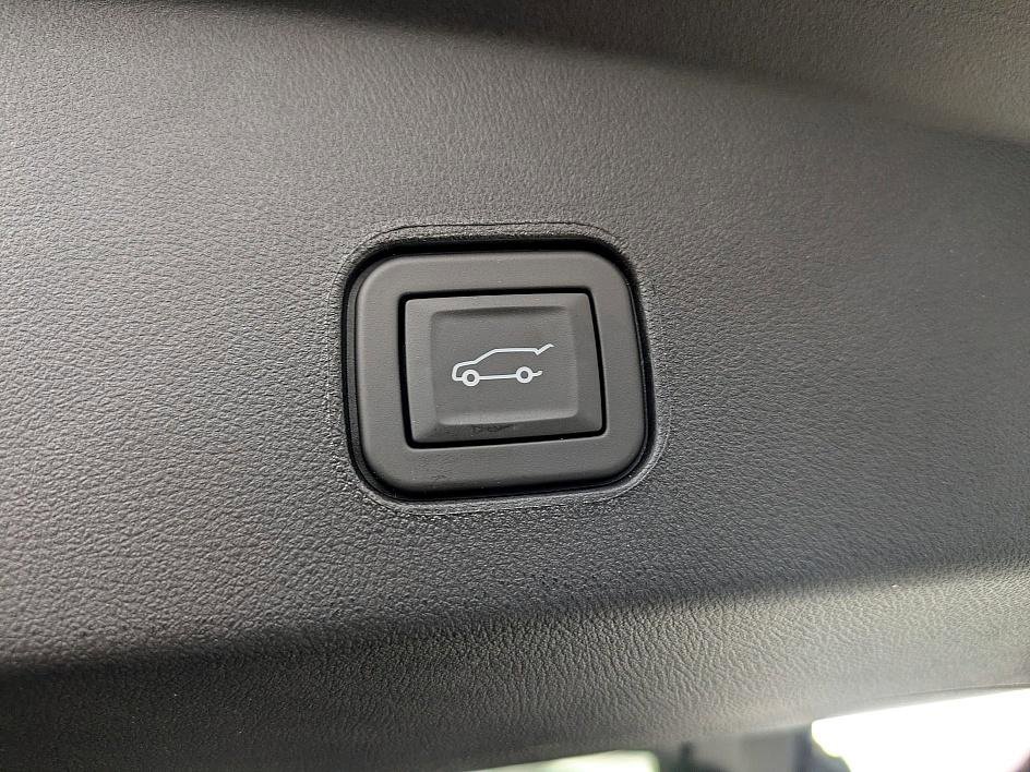 Certified 2025 Cadillac Lyriq Luxury image 25