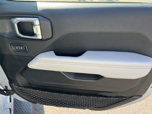 Used 2022 Jeep Wrangler Unlimited Sahara image 16