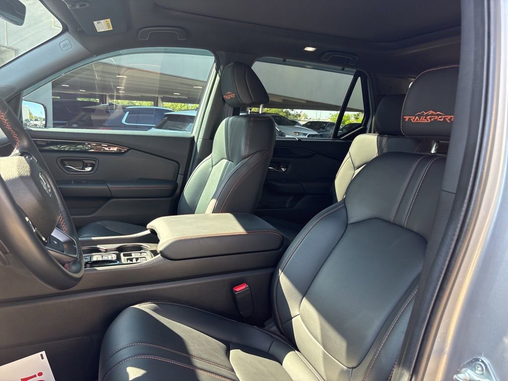 Used 2025 Honda Pilot TrailSport image 13