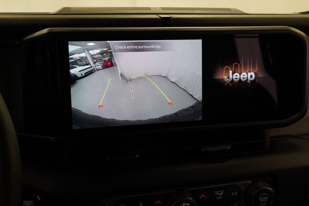 Used 2024 Jeep Wrangler Unlimited AWD/4WD image 36