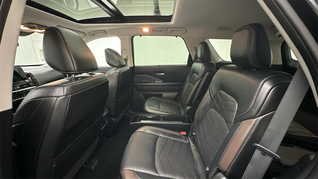 Certified 2022 Nissan Pathfinder Platinum w/ Cargo Package image 10