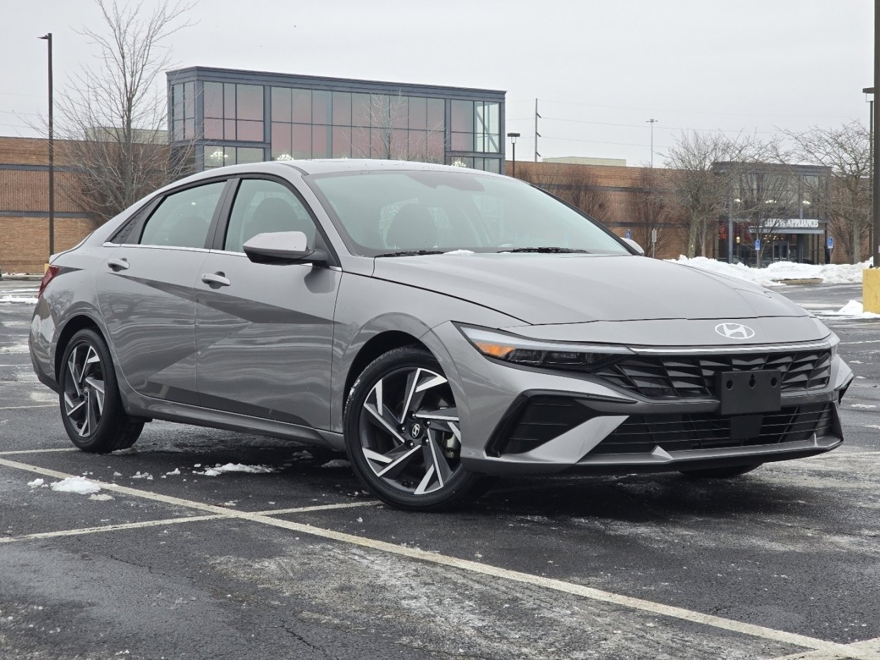 Used 2025 Hyundai Elantra SEL image 2