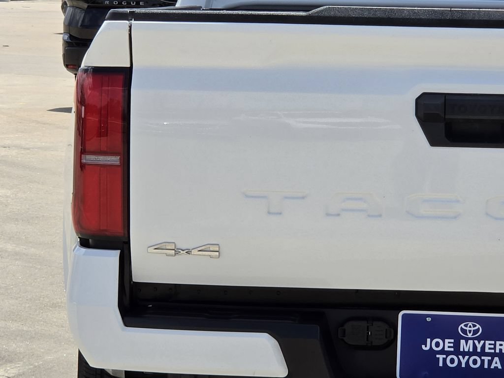 Used 2025 Toyota Tacoma SR5 AWD/4WD image 10