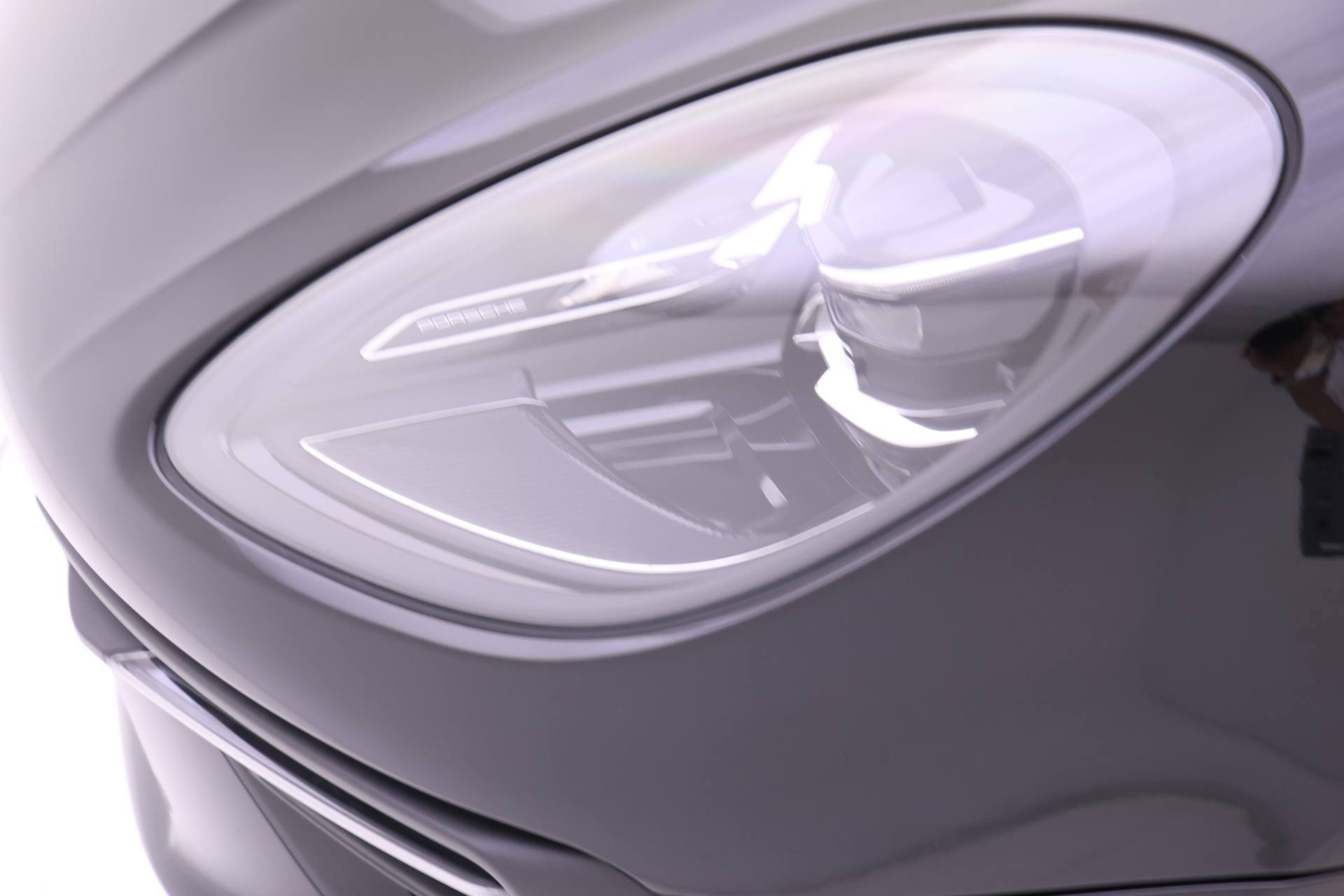 Used 2025 Porsche Macan image 22