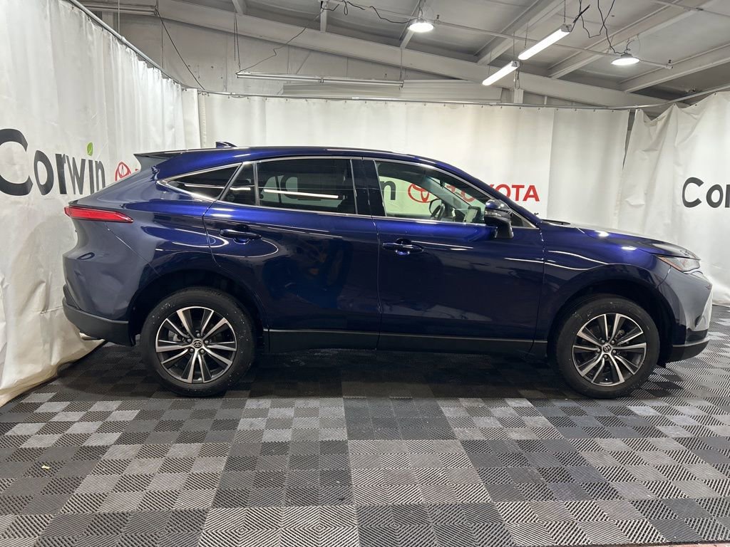 Used 2022 Toyota Venza LE image 8